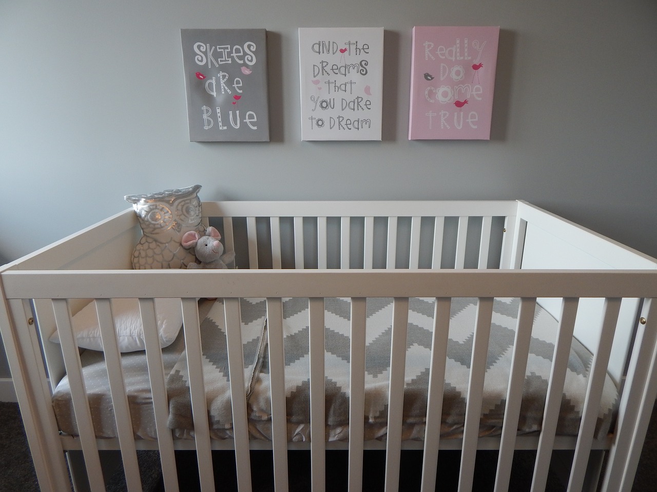 Should Parents-To-Be Decorate The Nursery?