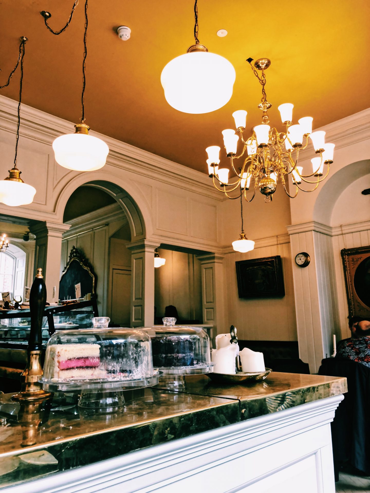 quirky decor trembling madness lendal york cakes