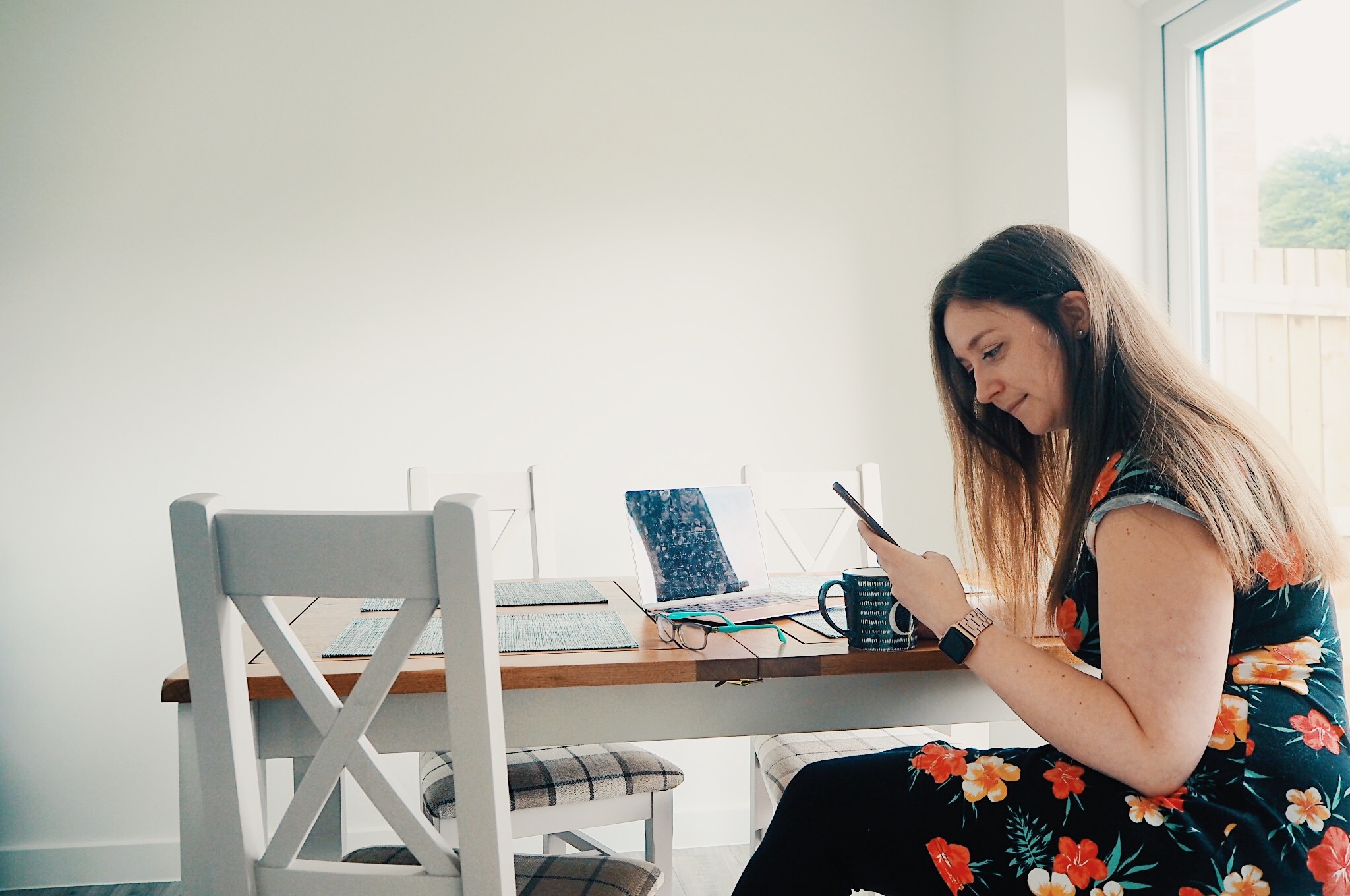 instagram tips girl at a table blogger york engagement