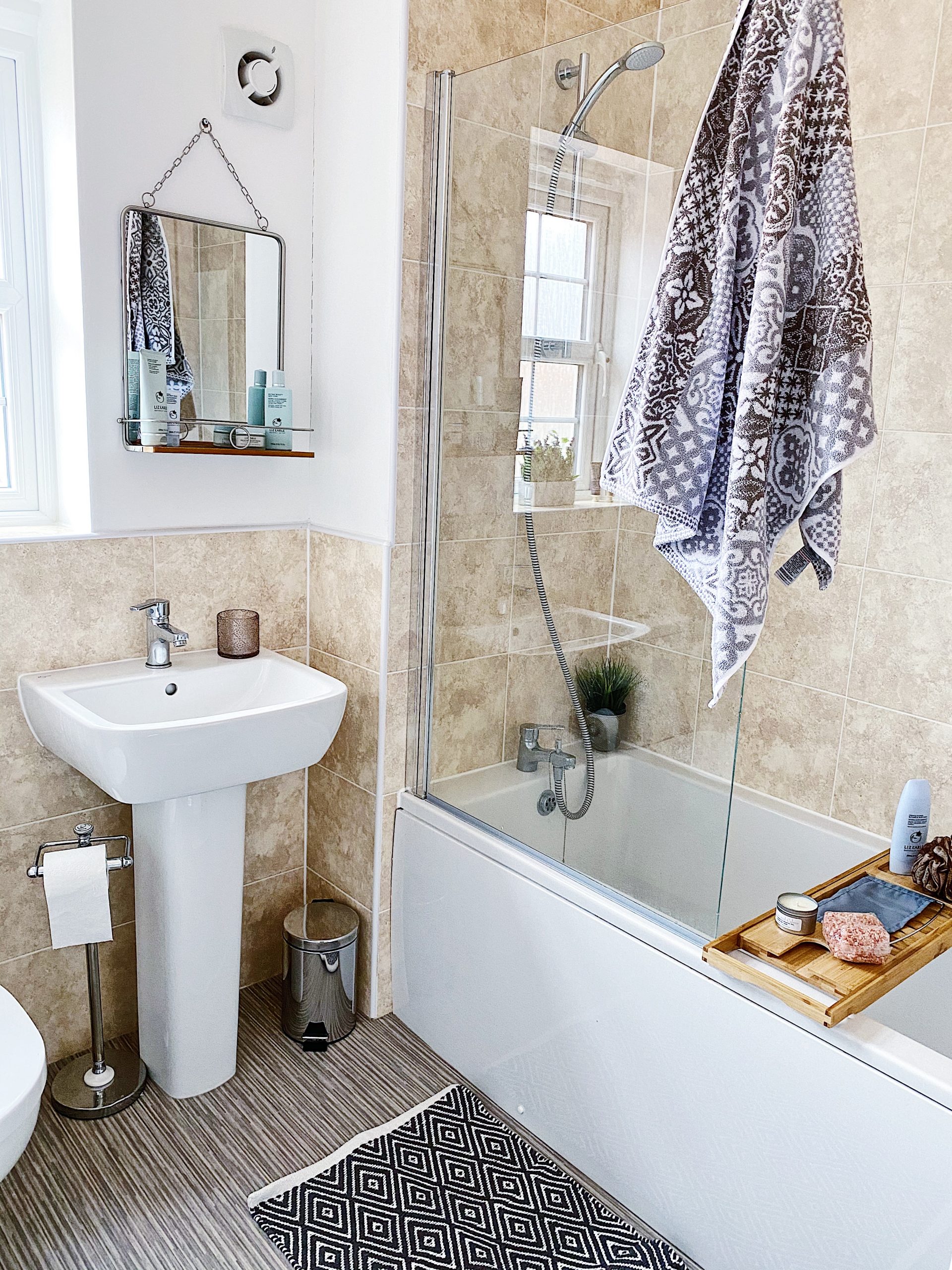 home blogger bathroom decor