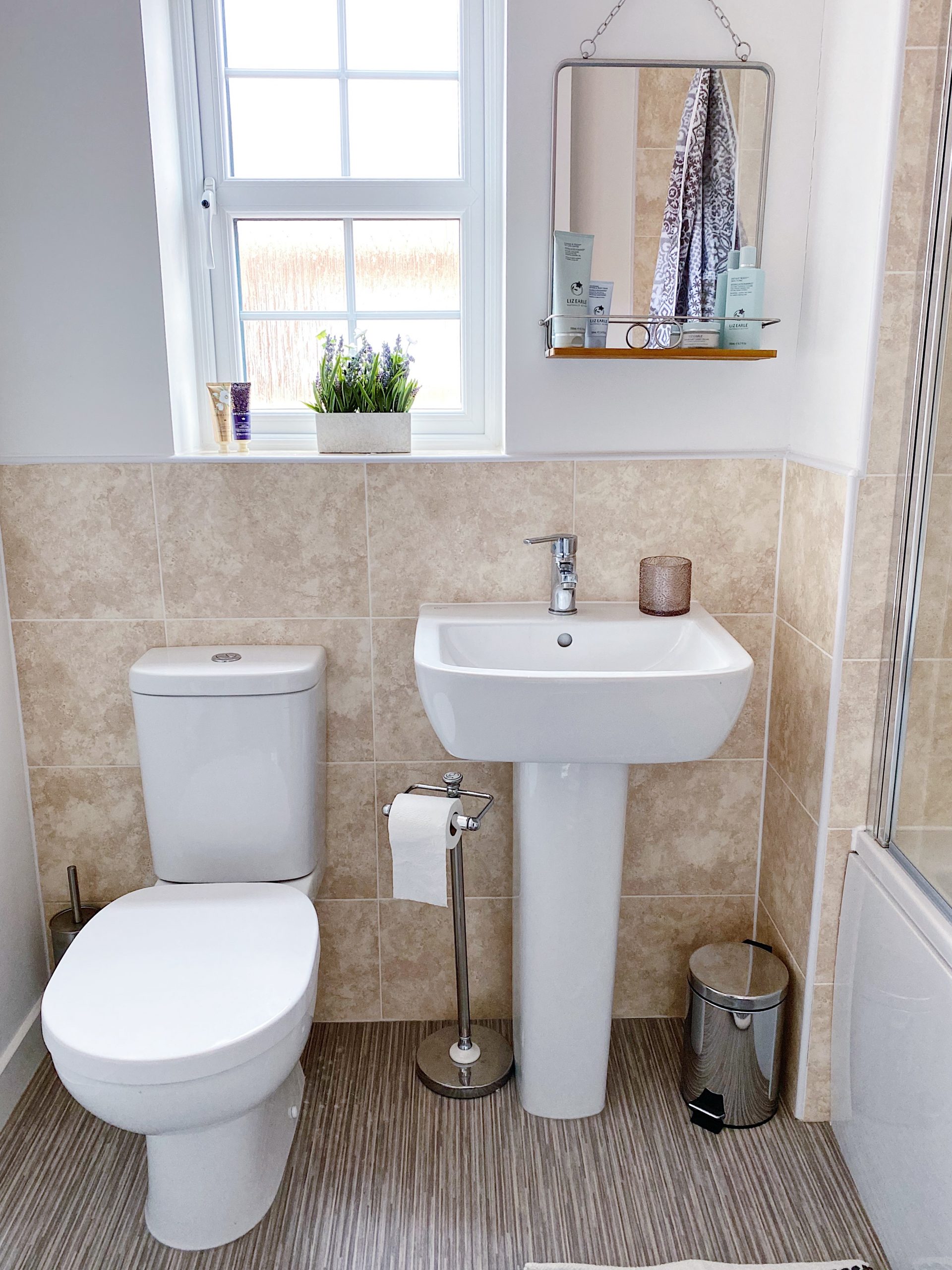 home blogger bathroom decor