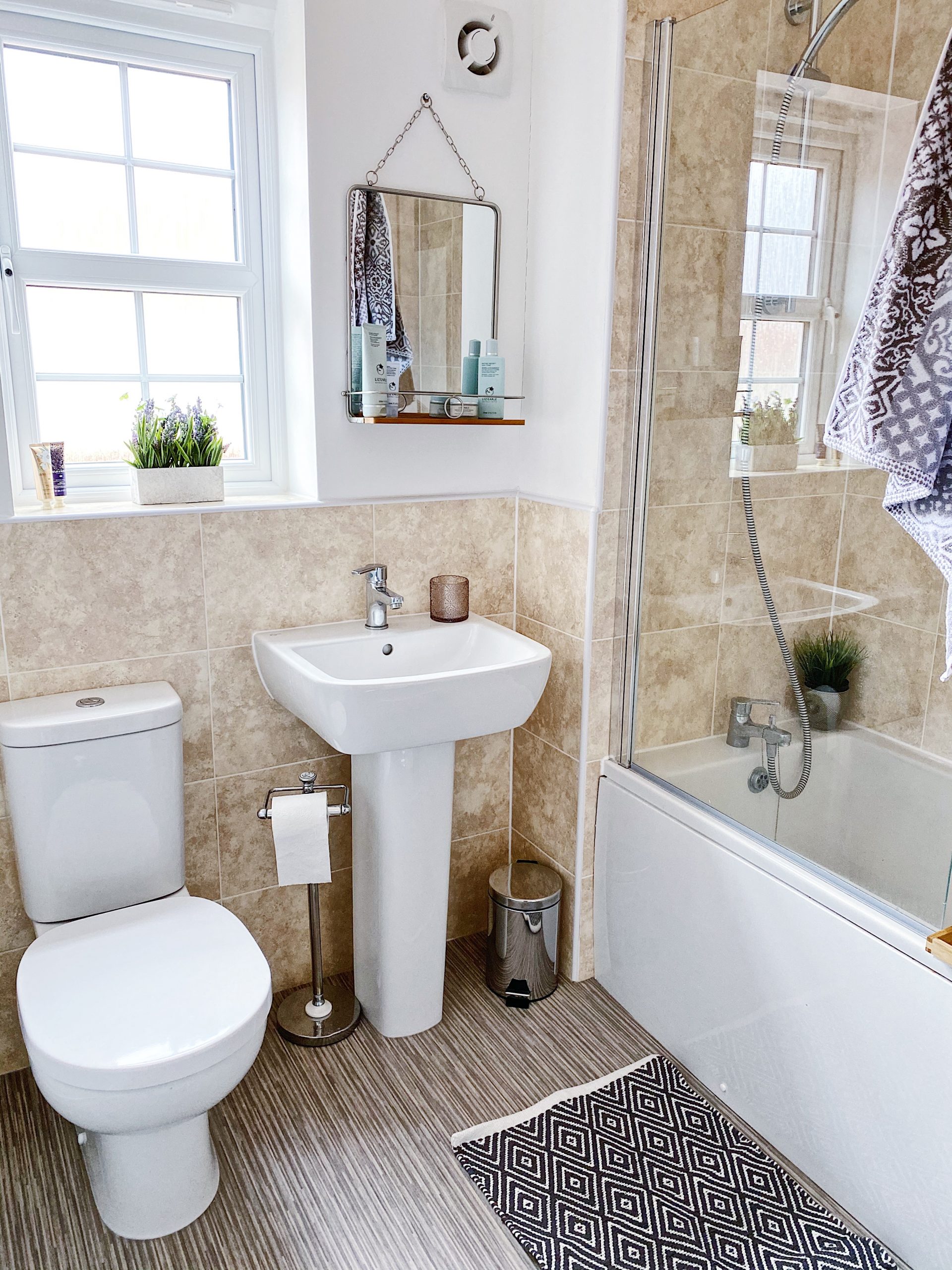 home blogger bathroom decor