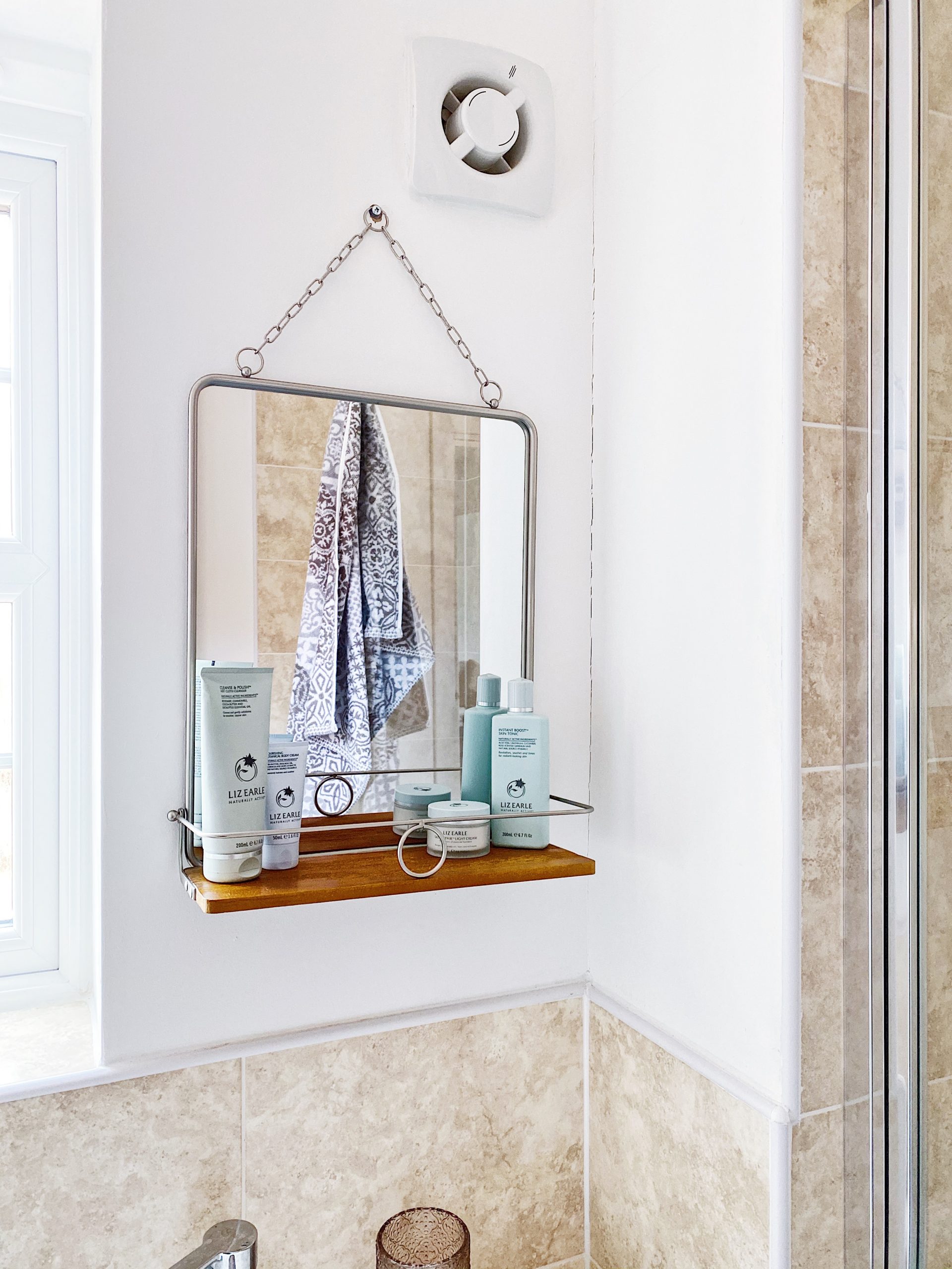 home blogger bathroom decor