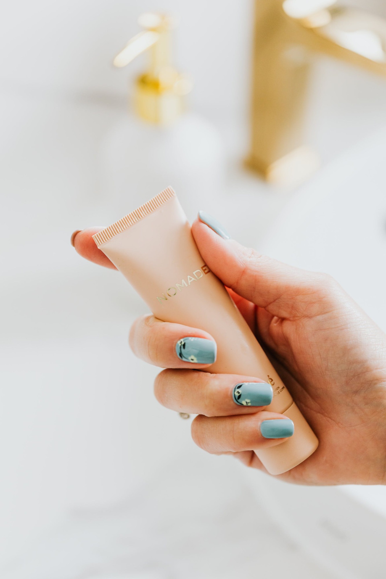 spring nails with blue flowers