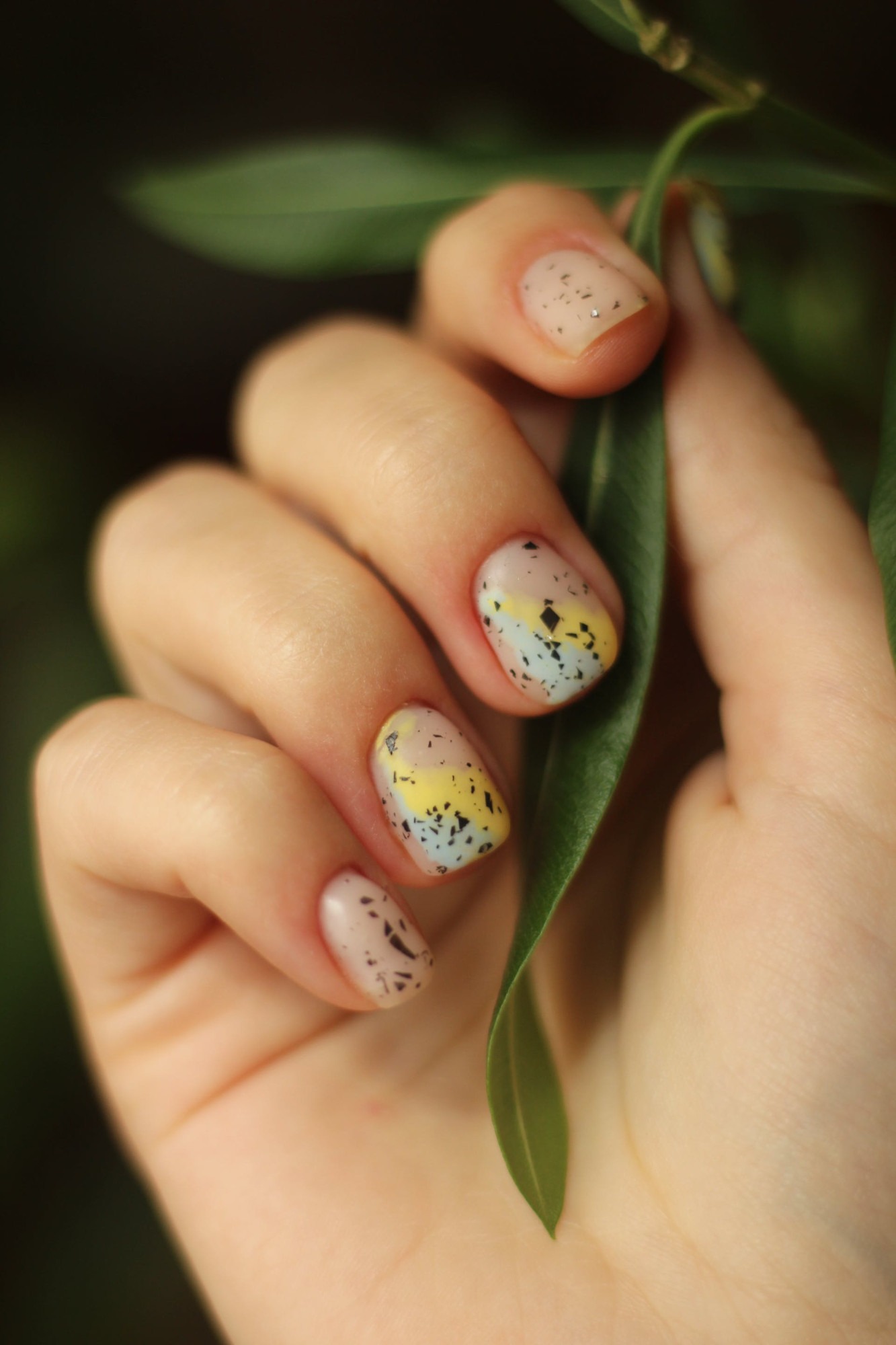 mini egg spring nails