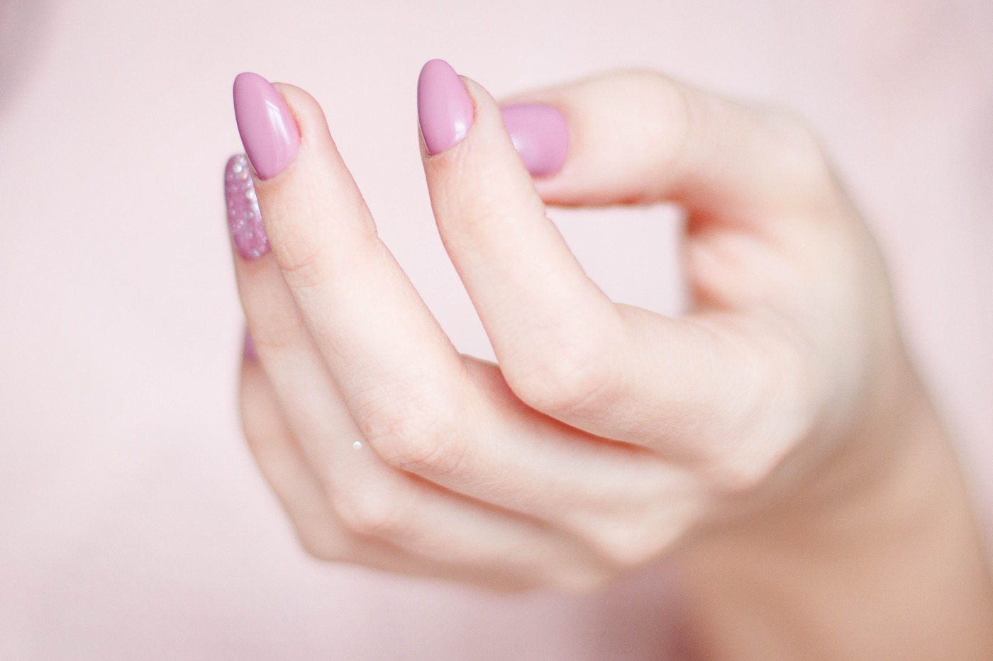 pink sparkly valentines day nails