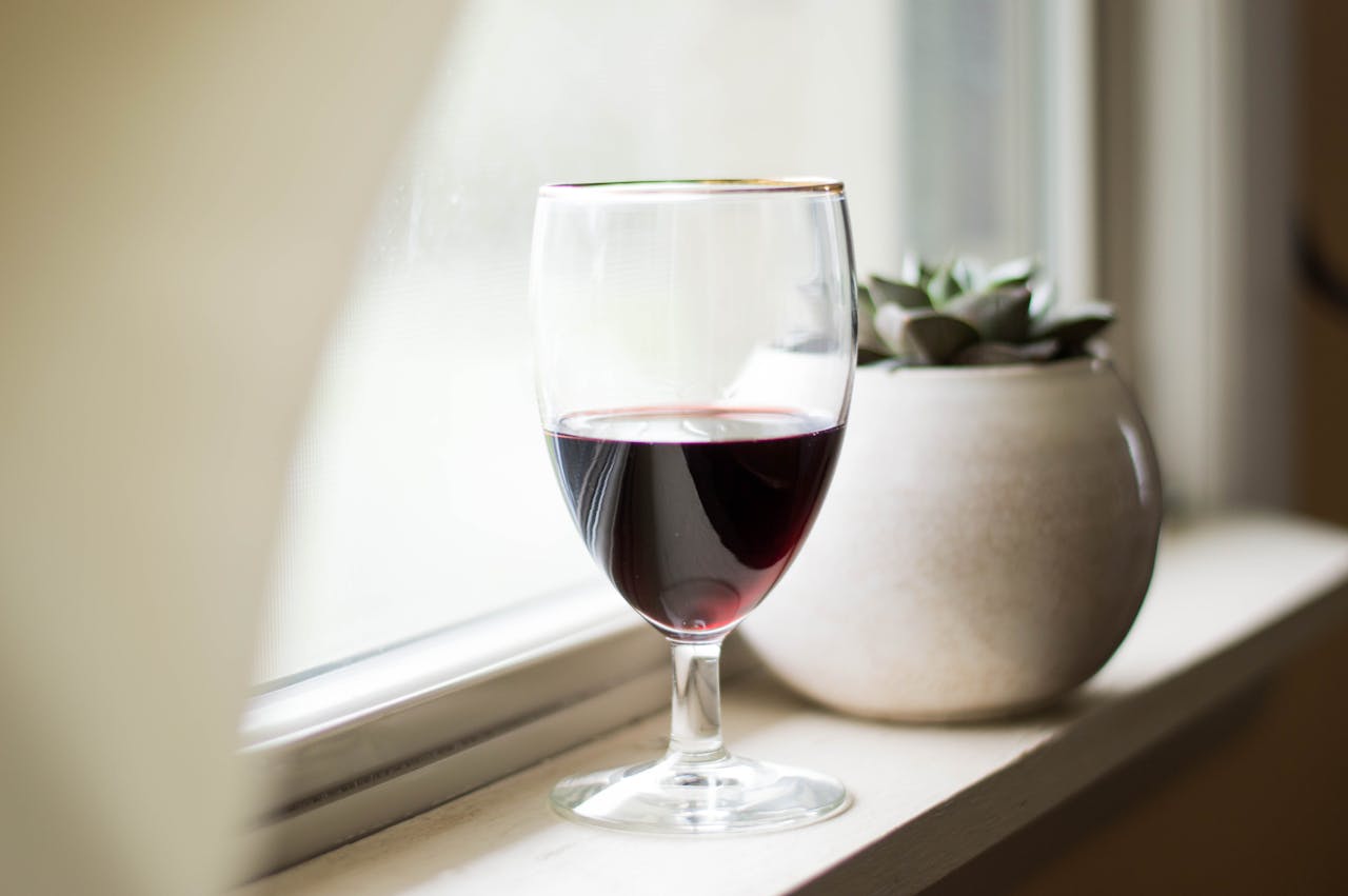 what temperature to store red wine