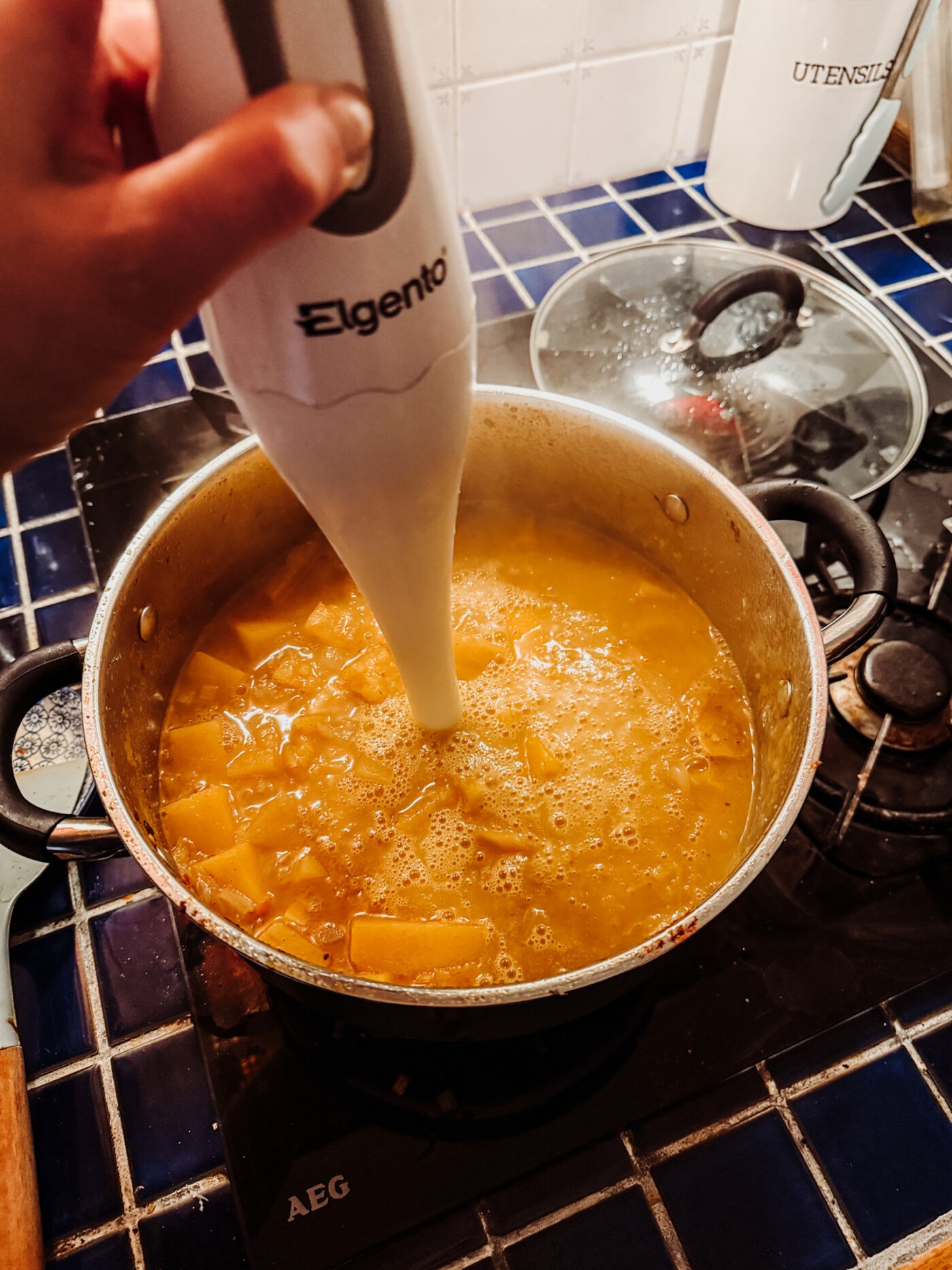 blending butternut sqush soup