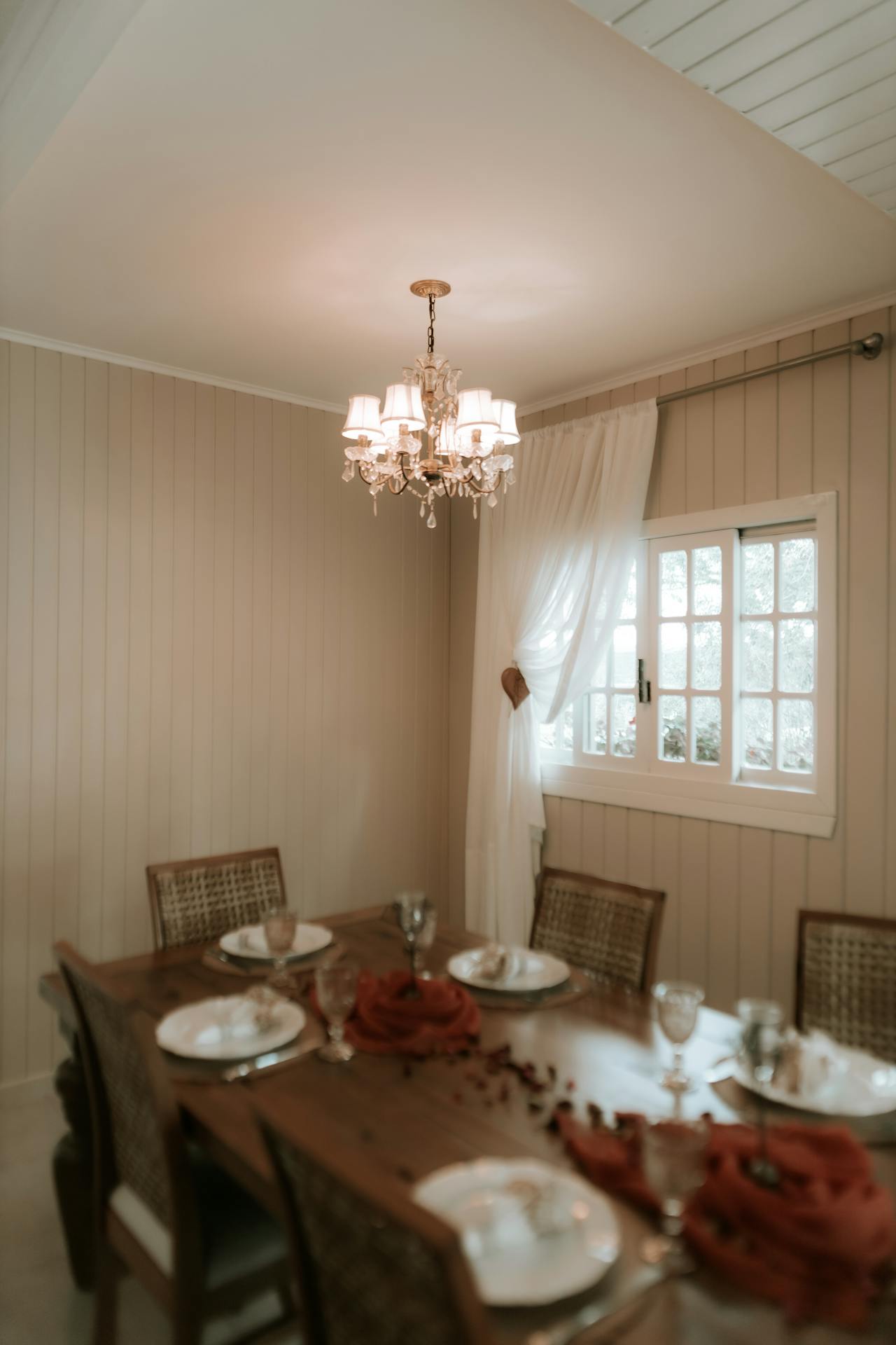 Elegant Dining Room with Chandelier Lighting