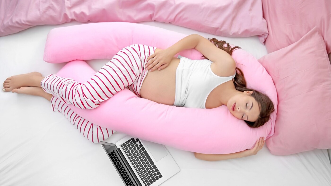 When Do You Need a Pregnancy Pillow? Signs It&rsquo;s Time (And Which One to Choose)