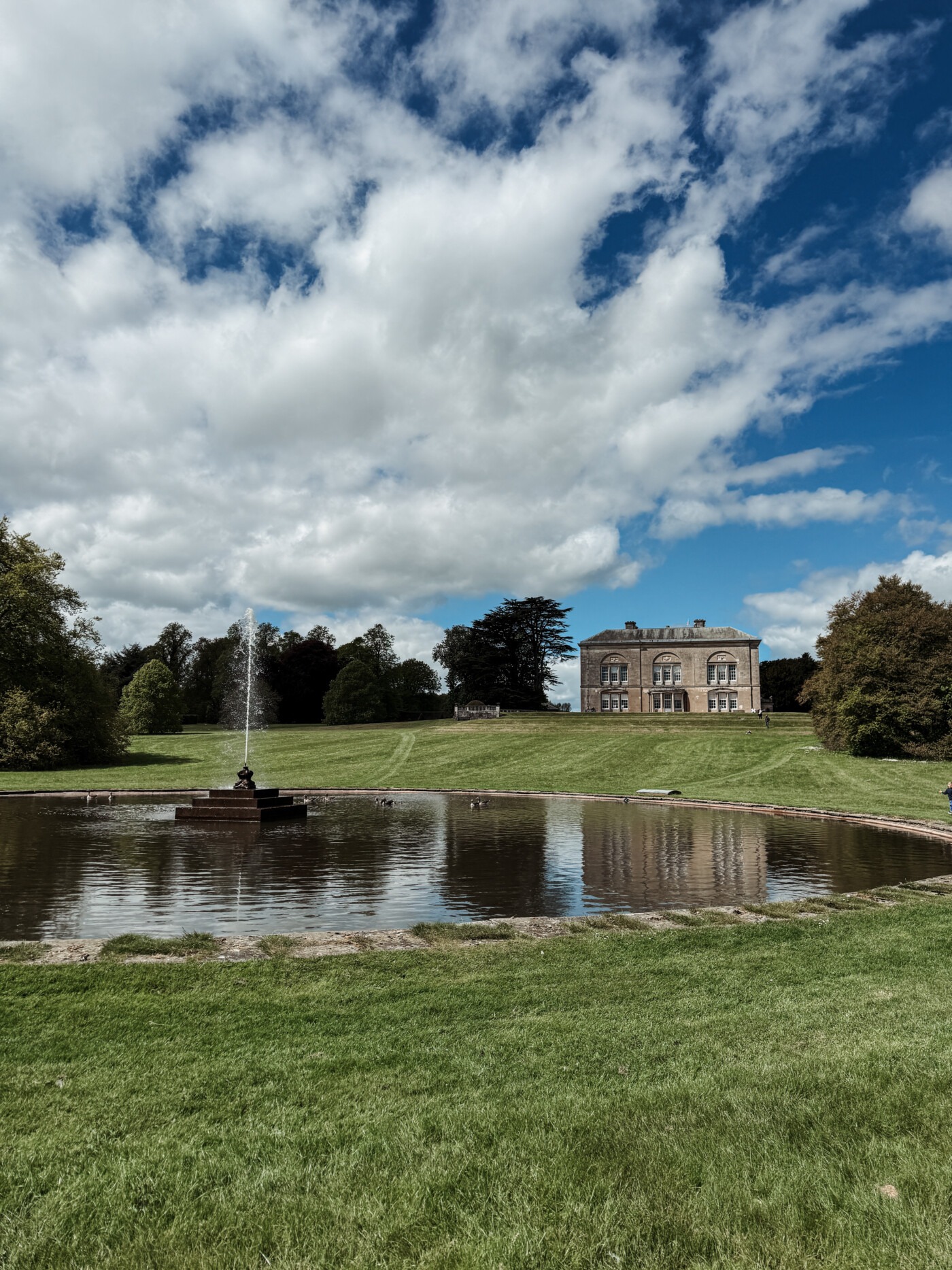 Sledmere house and lake