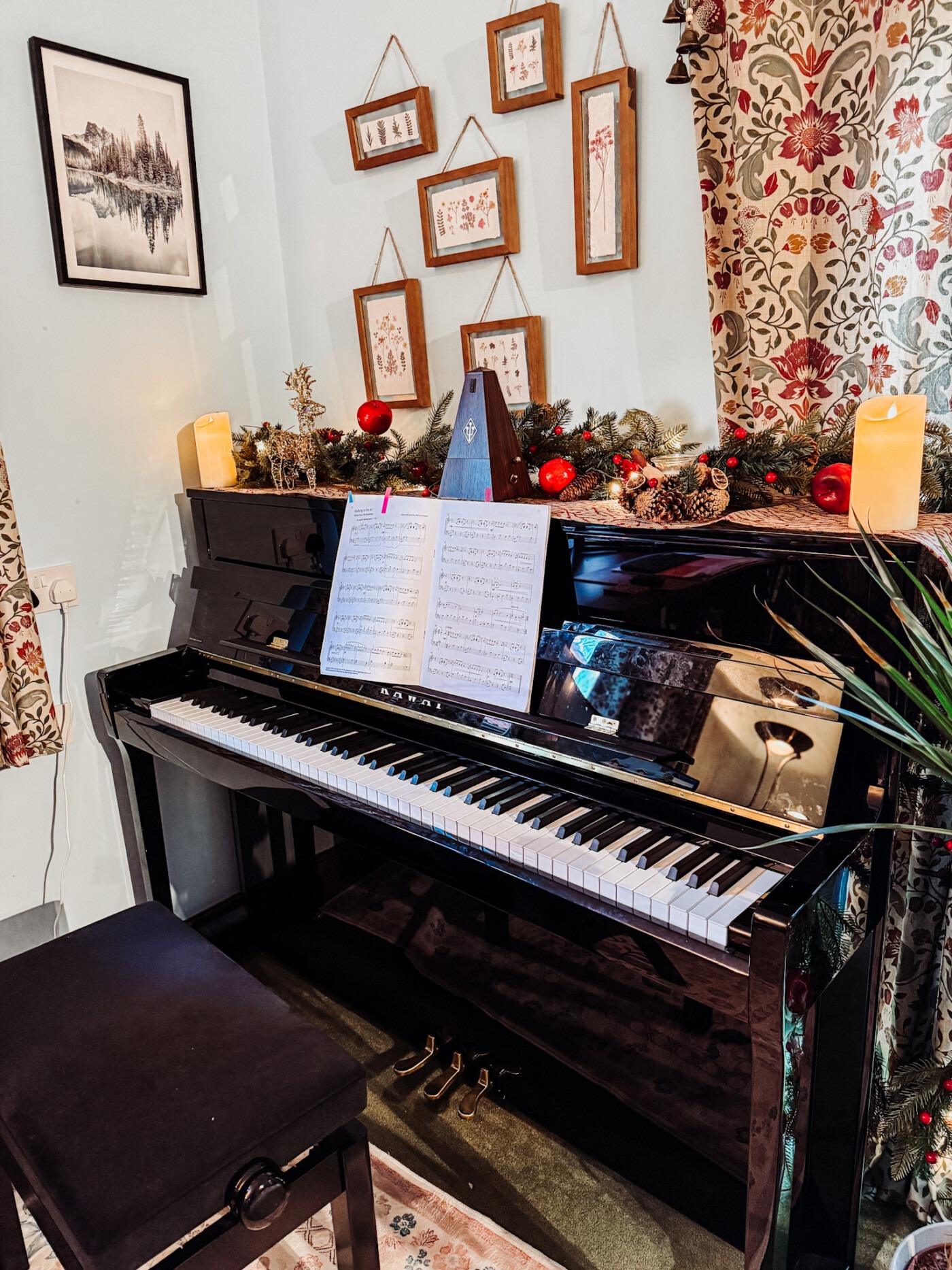 Piano Christmas Decor Ideas