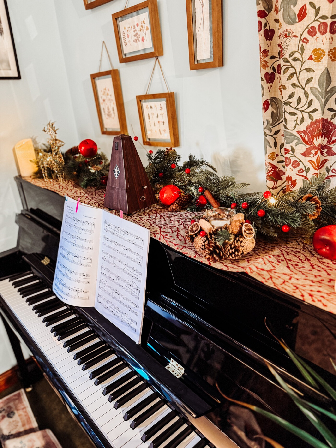 Piano Christmas Decor Ideas
