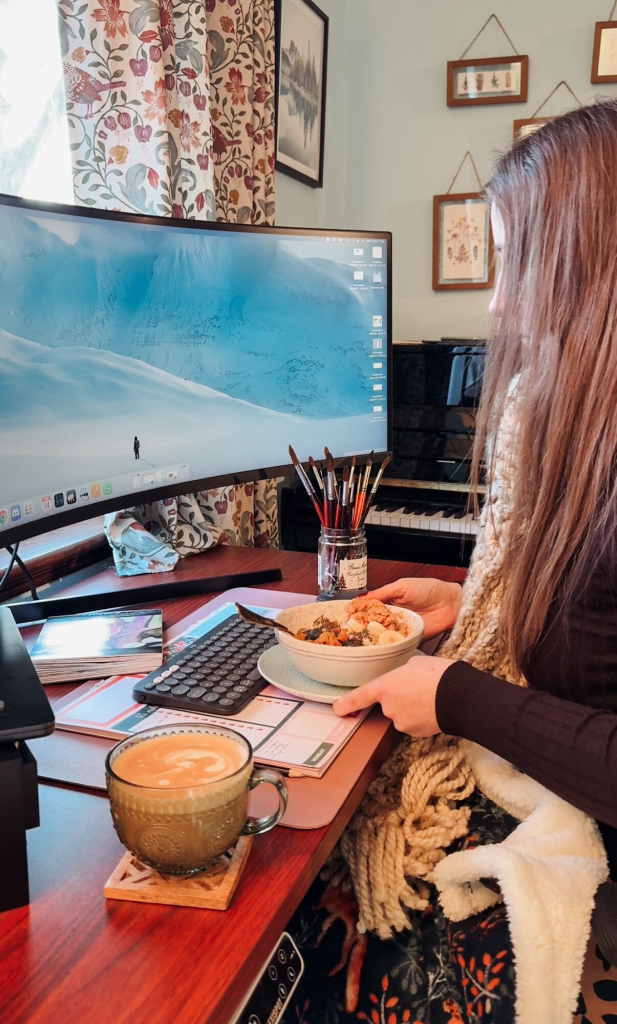 blogger working