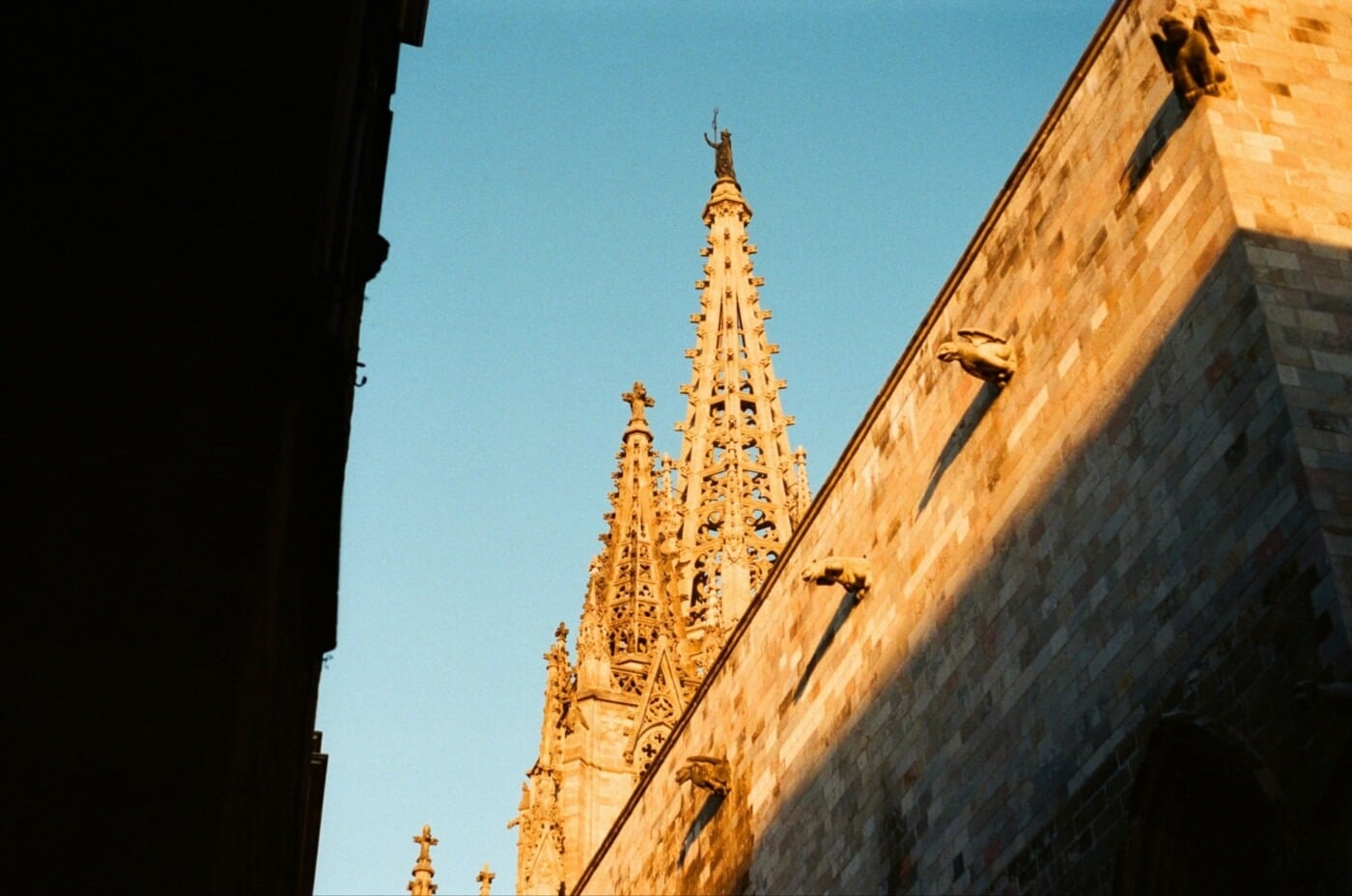 A Cultural Passage: Barcelona&rsquo;s Gothic Quarter, Valencia&rsquo;s Turia Gardens, and Lisbon&rsquo;s Vibrant Life
