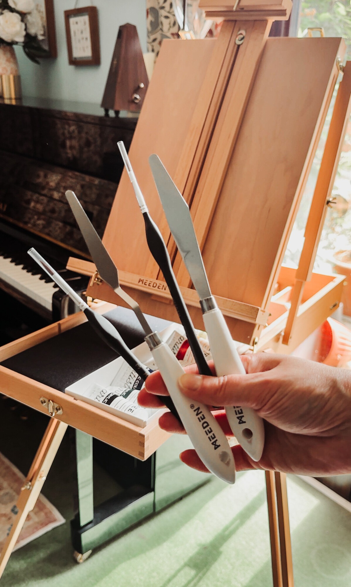 paint brushes and palette knives