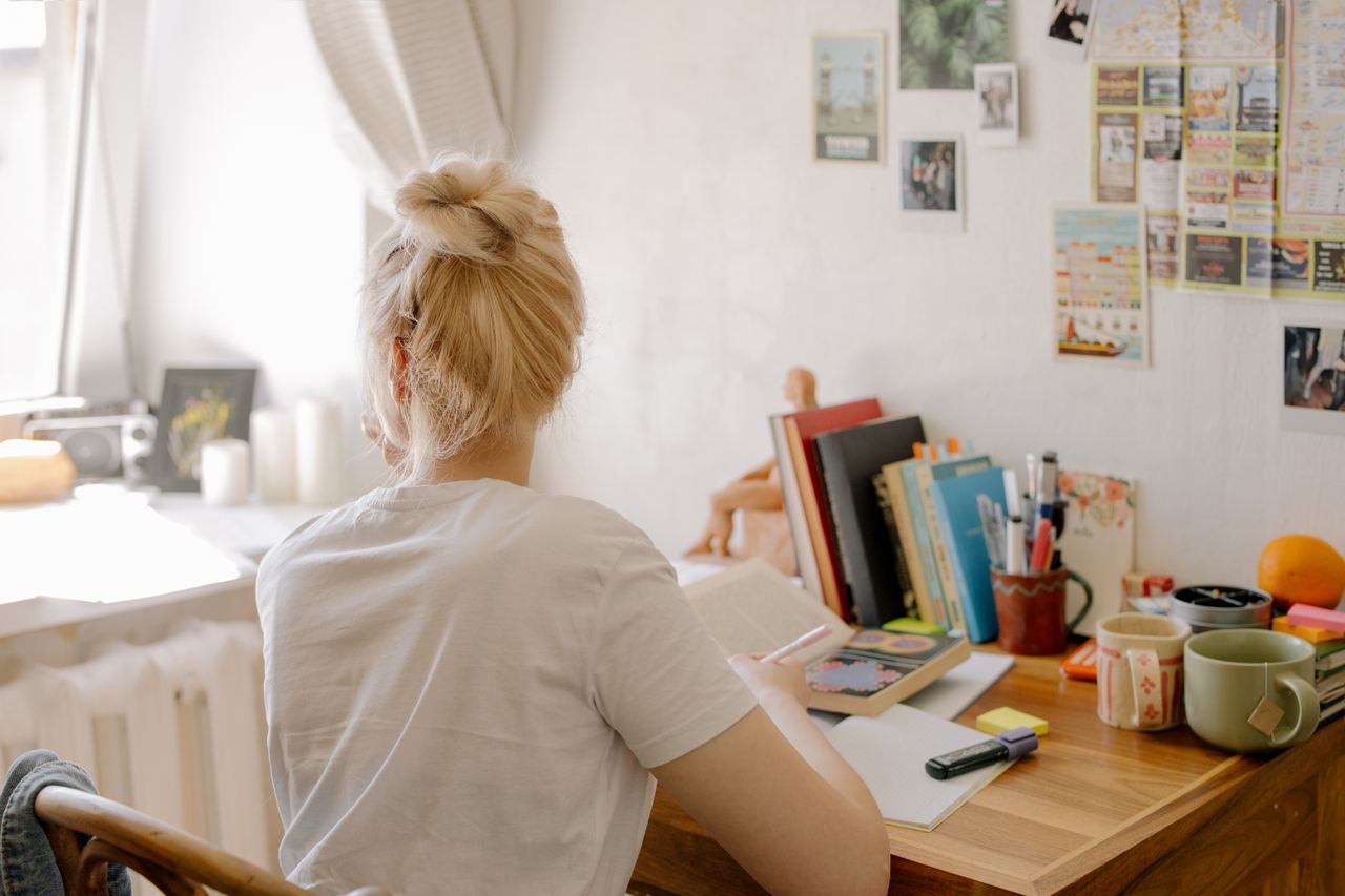How to Switch Off When Your Bedroom Is Also Your Study Space